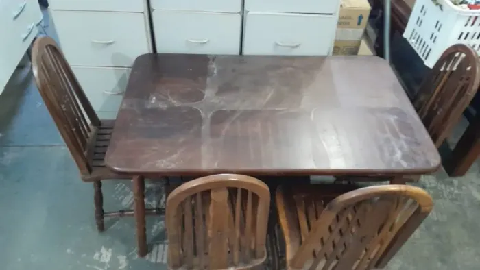 Mesa com 4 Cadeiras 