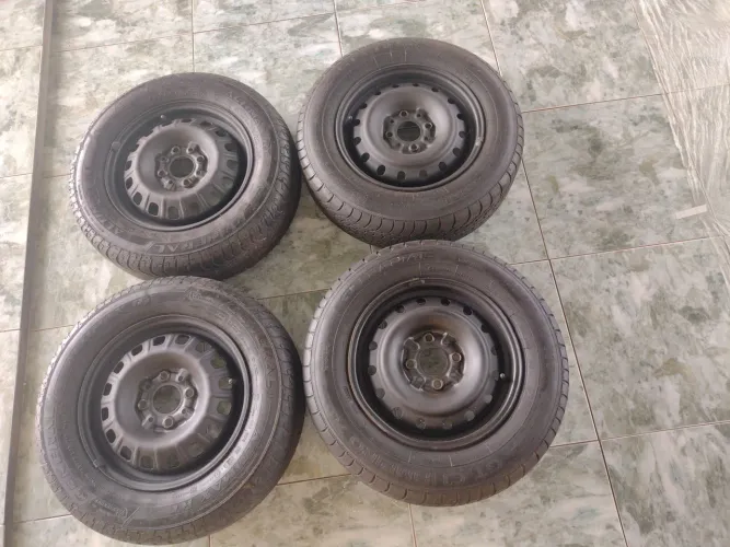 Jogo de Roda+ pneus 13/165/70 montado- roda de ferro Fiat 13 4x098-