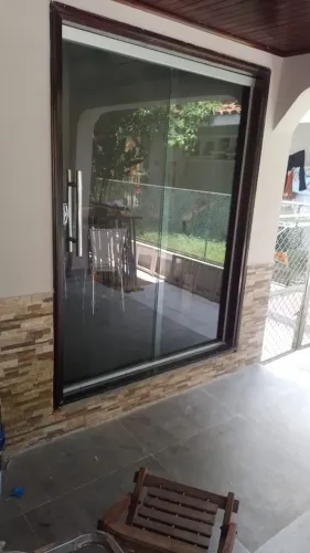 Porta em vidro temperado de 8mm 2 folhas