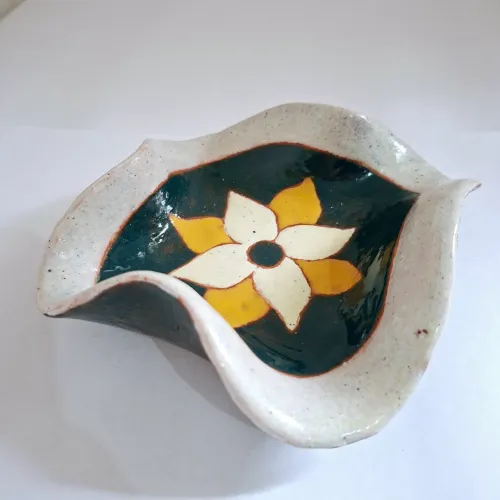 Cerâmica Artesanal Antiga com Desenho de Flor Desing Orgânico 17cm