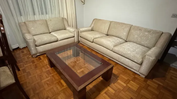 Conjunto de Sofás Clássicos 2 e 3 Lugares | Madeira Nobre