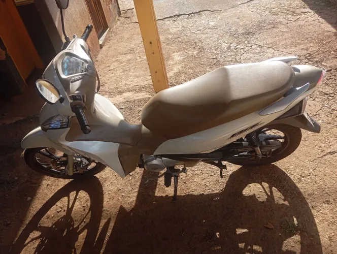 Moto biz sem detalhes 