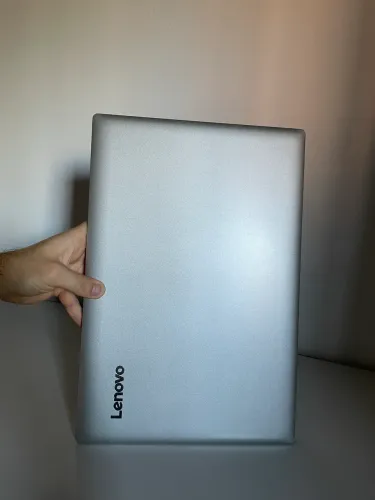 Vendo Notebook LENOVO 330i