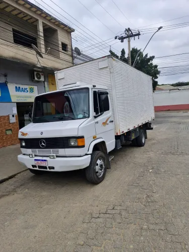 Caminhao 710 bau