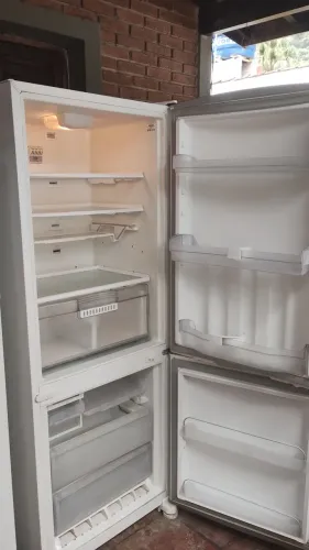VENDE-SE GELADEIRA BRASTEMP INVERSE 450 litros excelente estado sem ferrugens 
