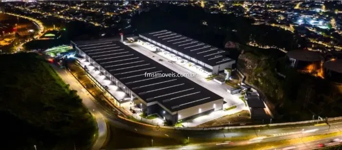 Galpão Industrial para Locação na Vila Carmosina, São Paulo-SP: 1 Sala, 2 Banheiros, 5 Vag