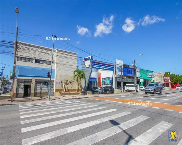 Excelente ponto comercial com duas frentes e 8 salas