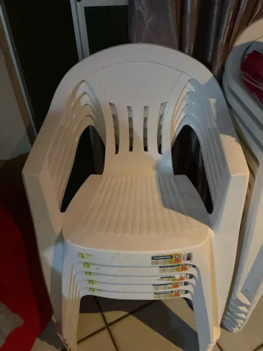 Cadeira plástica