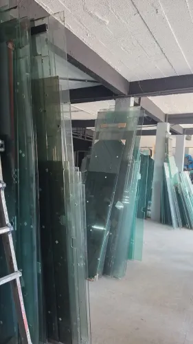 Vidros temperados de 8 a 10 milímetros. Vários tamanhos e modelos .