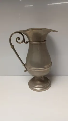 Antiga jarra EBERLE em prata baixa. - 900 Ml - 25x18 cm<br>25 cm x 18 cm 