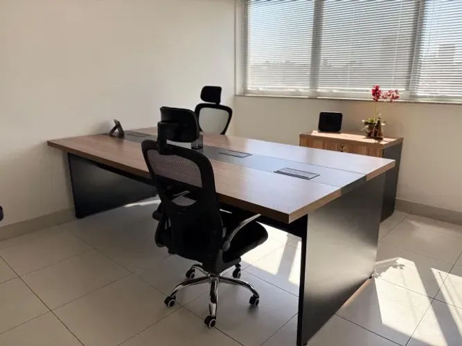 Mesa de Escritório 4 Lugares Nova | Passa-Cabos e Tomadas