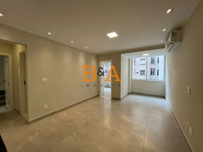 Apartamento de 2 Quartos Totalmente Reformado em Copacabana