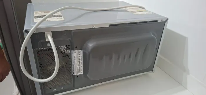 Microondas LG Espelhado 30 litros prata