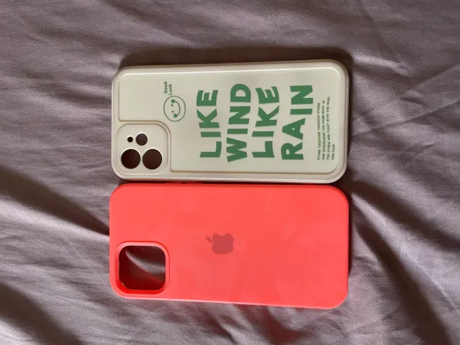 Capa IPhone 12 (6 reais cada uma)