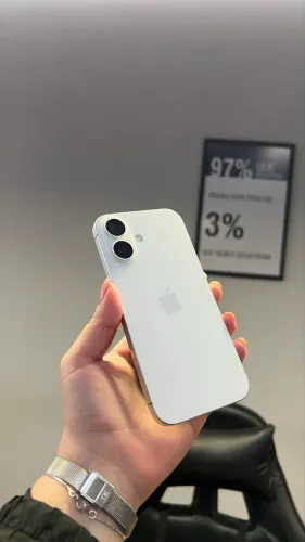 iPhone 16 128GB em estado de novo 