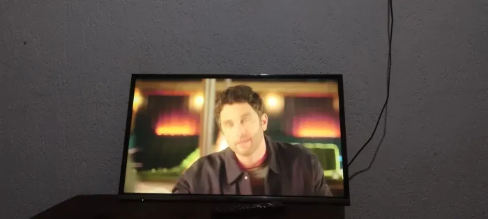 Smart Tv 32 Panasonic - YouTube - Googleplay outro app