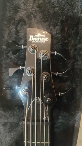 Baixo Ibanez 6 cordas