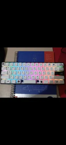 Teclado Com keycaps yuki aim