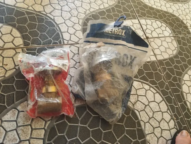 Tenho 3 registro de metal de gaveta20mm, 100,00/ vendo 2 registro de metal 25mm por 70,00