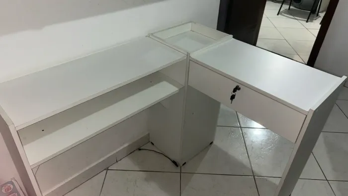 Vendo mesa de manicure