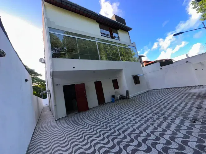 Casa em condomínio fechado na Serraria