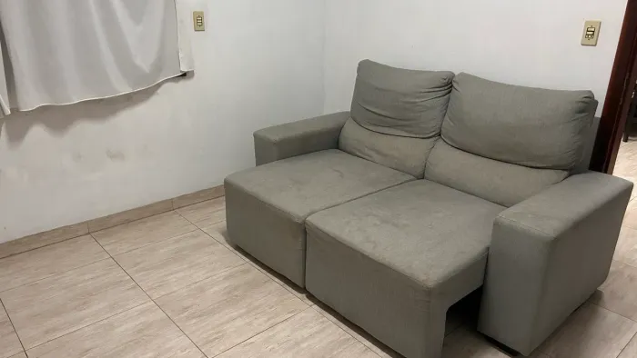 Vendo sofá retrátil reclinável precisa higienizar
