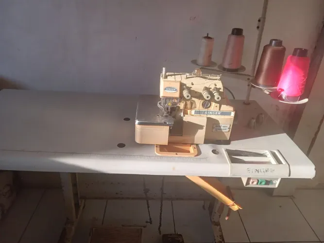 Vendo máquina de costura overlok singer funcionando