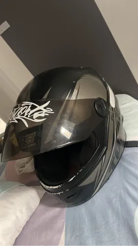 Capacete