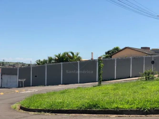 Casa à venda com 3 quartos e piscina na Zona Leste de Londrina