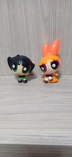 2 bonecas meninas poderosas pequenas