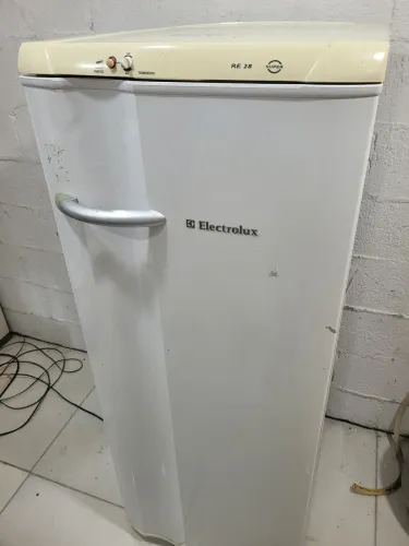 Geladeira 240Litros