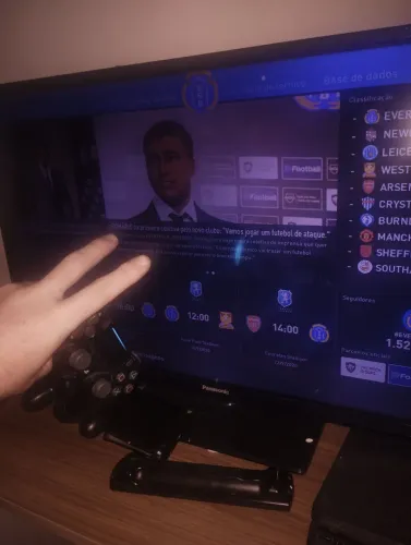 Vendo PS4 em ótima conservação.