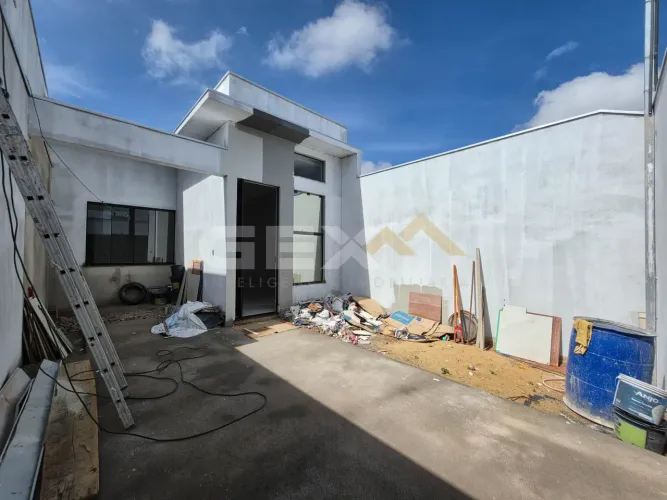 Casa à Venda com 03 Quartos no Bairro Fábio Notini em Divinópolis MG.