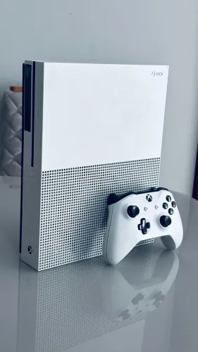 xbox one s branco 2 controles