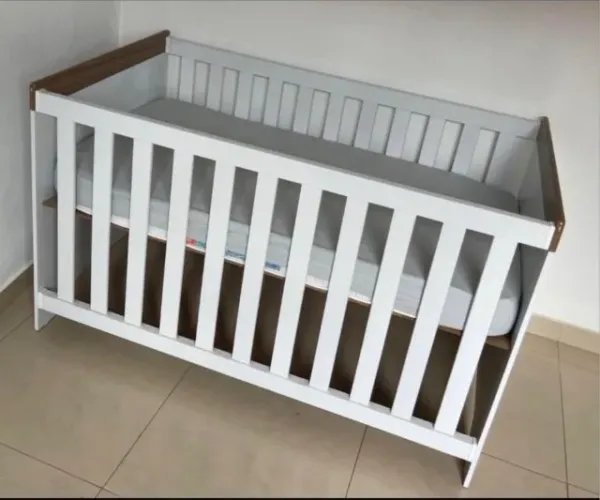Berço e bebê conforto seminovos