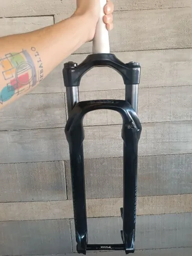 RockShox Judy AR com trava + eixo 15mm