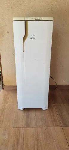 Vendo Geladeira Eletrolux
