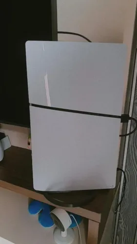 Vendo ps5 lindo com caixa um controle slim e suporte de carregado pra controle 3.200 