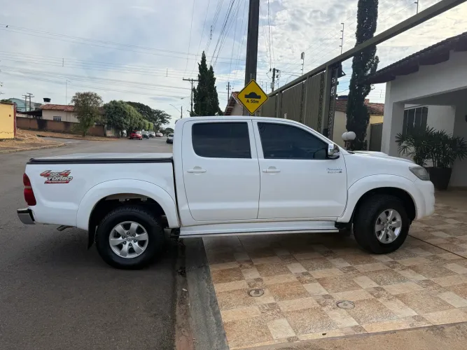 Toyota Hilux CD SRV D4-d 4X4 3.0 TDI Diesel AUT 2015