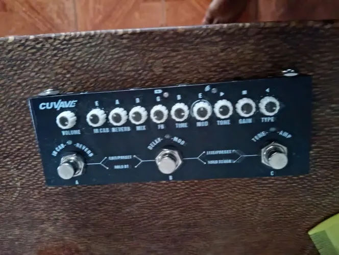 Pedaleira de guitarra Cuvave