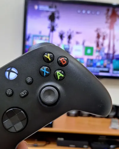 XBOX ONE X 1TB MUITO NOVO