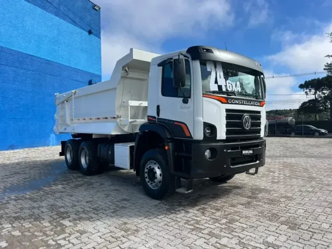 Caminhão Volkswagen 31.320 6x4 ano 2023/24 Caçamba Basculante