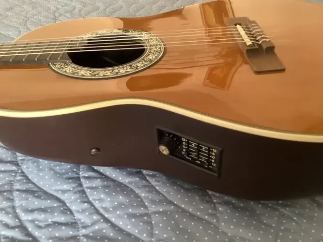 Violão Ovation americano - cordas de nylon