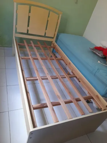 Cama de solteiro.
