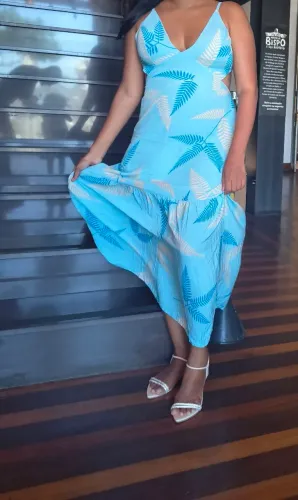 Vendo, vestido longo, cor azul, estampado, tamanho M, 40 reais.