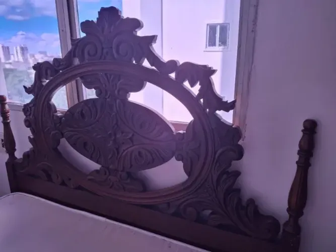 Cama de Casal Antiga Estilo Manuelino - Madeira Maciça Entalhada