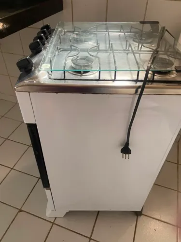 VENDO FOGÃO 4 BOCAS SUPER CONSERVADO! 