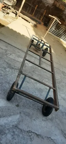 Carrinho para transporte de materiais. Tipo carreta