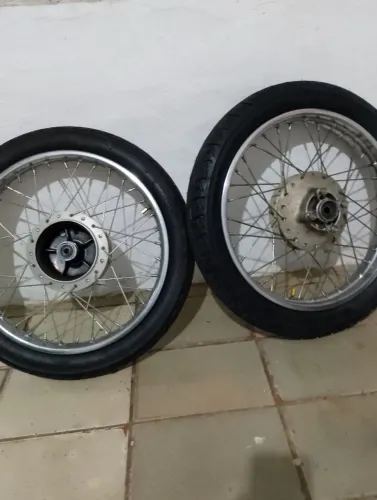 Vendo par de rodas com pneus,em estado d novos para cg Fan 125 09 a 14(obs: freio a lona.