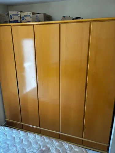 Guarda roupas madeira maciça 